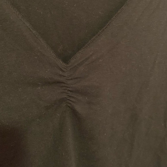 Black crop T-shirt - Picture 2 of 3